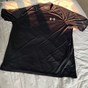 NWOT Mens Under Armour Top
